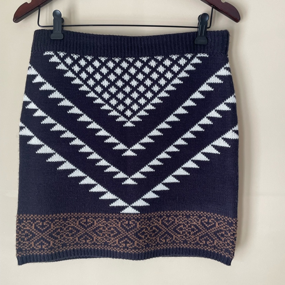California Moon Patterned Knit Skirt Size Medium